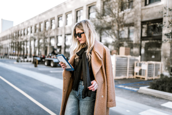 mom-jeans-and-a-blouse-2